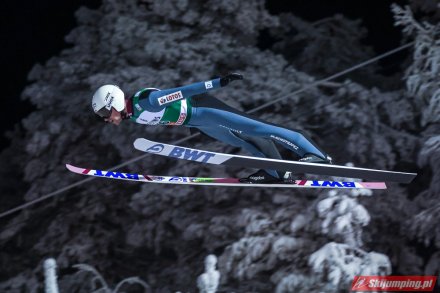 Piotr Żyła podczas lotu/fot. Tadeusz Mieczyński - skijumping.pl